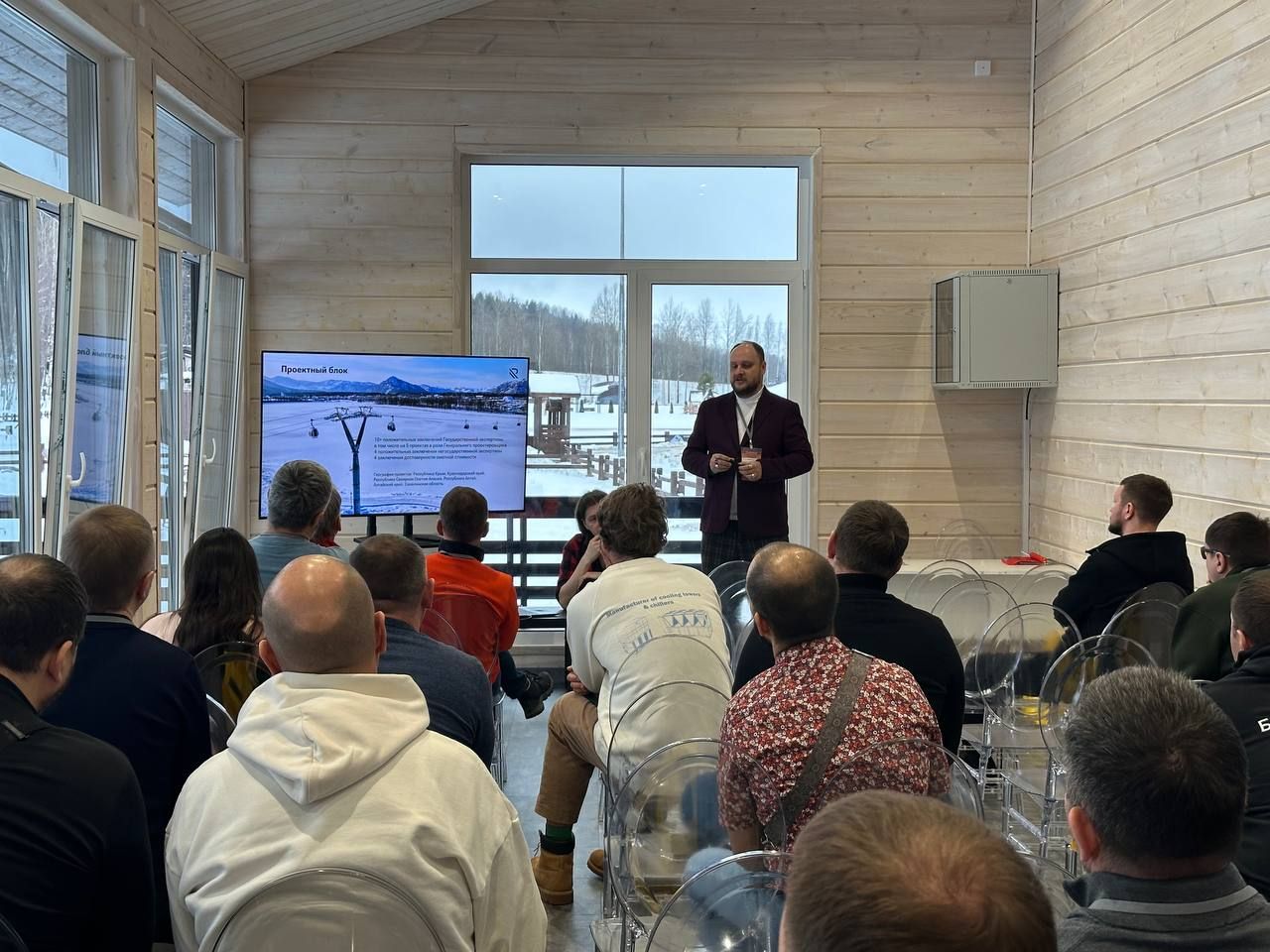 Выступление директора по маркетингу и развитию RCG Игоря Каверзина в рамках сессии (фото АО 